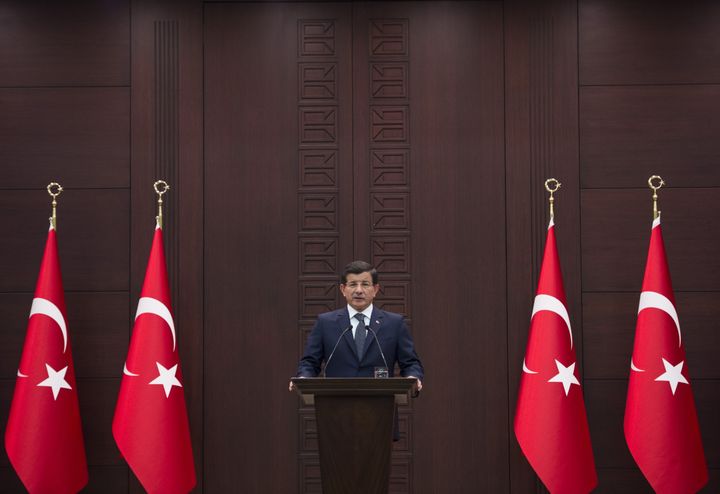 Le Premier ministre, Ahmet Davutoglu, le 10 octobre 2015 &agrave; Ankara (Turquie). (MURAT KULA / ANADOLU AGENCY / AFP)