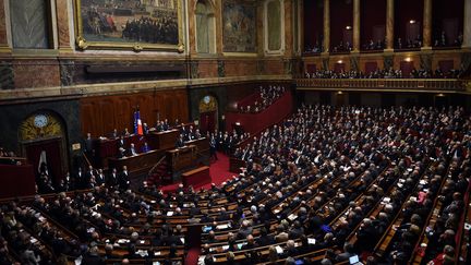 Les parlementaires réunis en Congrès à Versailles, le 16 novembre 2015, par le président François Hollande. (STEPHANE DE SAKUTIN / AFP)