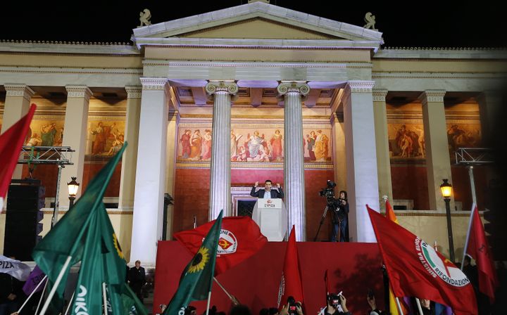 Alexis Tsipras, le 25 janvier 2015 &agrave; Ath&egrave;nes (Gr&egrave;ce), au soir de la victoire de son parti, Syriza, aux &eacute;lections l&eacute;gislatives. (MARKO DJURICA / REUTERS)