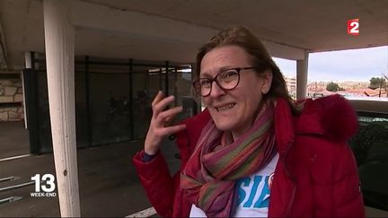 Catherine Chantelot, une militante qui soutient la candidature de François Fillon, le 4 mars 2017, à Marseille. (FRANCE 2)