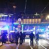 Des forces de police sont positionnées près du lieu où Cherif Chekatt est mort après un échange de coups de feu, jeudi 13 décembre 2018 à Strasbourg (Bas-Rhin). (ALAIN JOCARD / AFP)