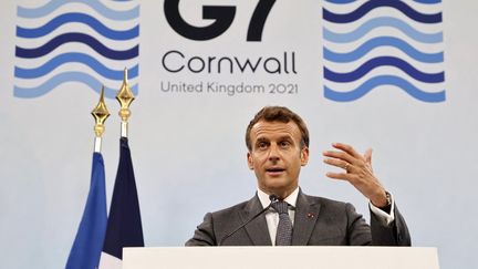 Le président français, Emmanuel Macron, donne une conférence de presse à l'issue du sommet du G7, à Carbis Bay, au Royaume-Uni, le 13 juin 2021. (LUDOVIC MARIN / AFP)