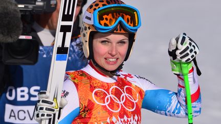 L'Autrichienne Anna Fenninger sacr&eacute;e championne olympique de Super-G, le 15 f&eacute;vrier 2014 aux JO de Sotchi.&nbsp; (DIMITAR DILKOFF / AFP)