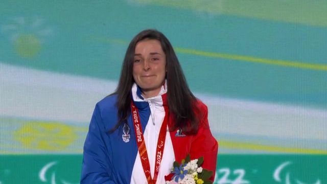 Nous l'avions quitté hier en larmes, Marie Bochet avait l'esprit revanchard ce matin. Après avoir perdu un ski lors de la descente hier, la Française a réussi à décrocher la médaille d'argent sur l'épreuve du Super-G. De quoi définitivement lancer ses jeux.