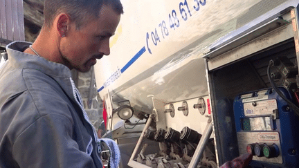 Le prix du fioul atteint 1,14 euro le litre, vendredi 23 août, son plus bas niveau depuis presque un an. Illustration à Saint-Martin-en-Haut, dans le Rhône. (France 2)