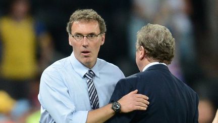 Laurent Blanc saluant Roy Hodgson à la fin du match