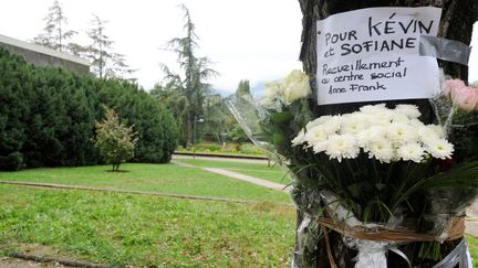 Kevin et Sofiane ont &eacute;t&eacute; assassin&eacute;s vendredi 28 septembre &agrave; Echirolles (Is&egrave;re). (JEAN-PIERRE CLATOT / AFP)