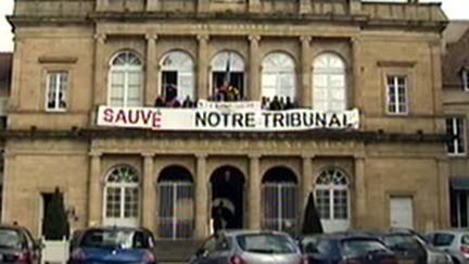 Le tribunal de Moulins, dans l'Allier, est "sauvé", grâce à une décision du Conseil d'Etat (19/02/2010) (France 3)