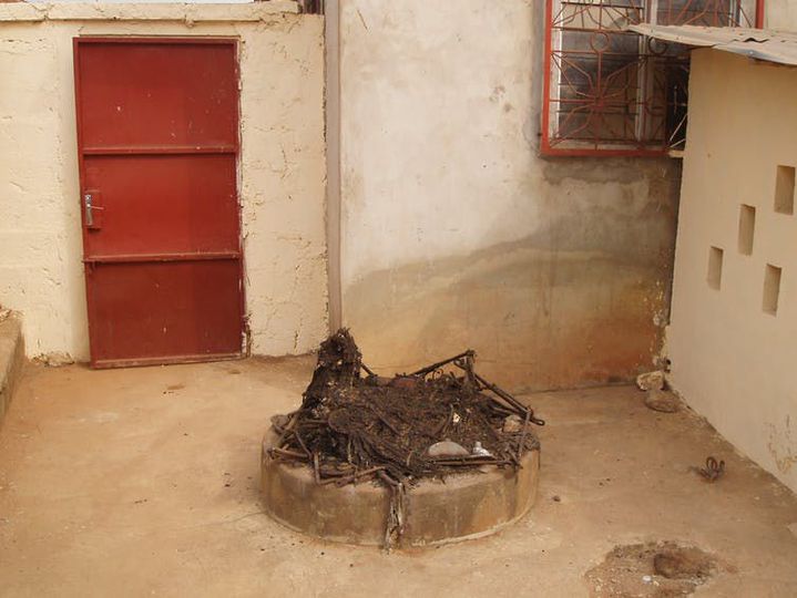 Concession de la famille Tchiakpè, ancien lieu de transit des convois d’esclaves avant leur embarquement, autel du vodun Gou, Ouidah, 2012.  (Gaetano Ciarcia, Author provided)