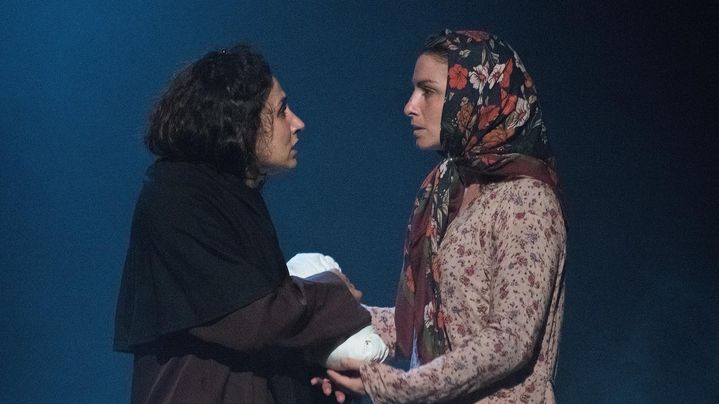 Les comédiennes Aïda Asgharzadeh et Juliette Delacroix dans la pièce "Les poupées persannes" (François Fonty)