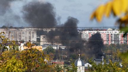 La ville de Lviv replongée dans la terreur après de nouveaux bombardements russes, le 10 octobre 2022. (YURIY DYACHYSHYN / AFP)