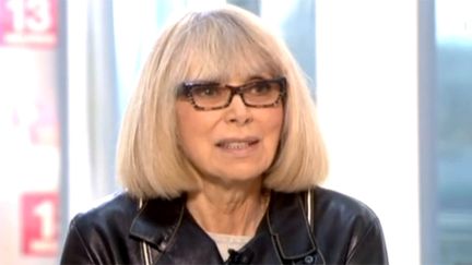 Mireille Darc le 11 novembre 2013 sur le plateau du 13h de France 2.
 (Culturebox)