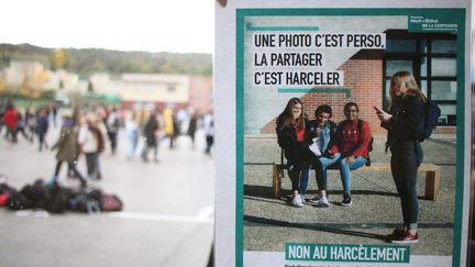 Photo d'illustration. Le cyberharcèlement concernerait 6 à 10 % des élèves, selon un rapport du Sénat publié en septembre 2021. (MAXPPP)