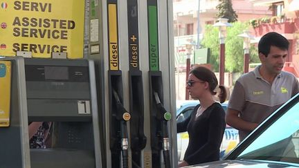 Pénurie de carburant : des automobilistes vont faire leur plein en Italie