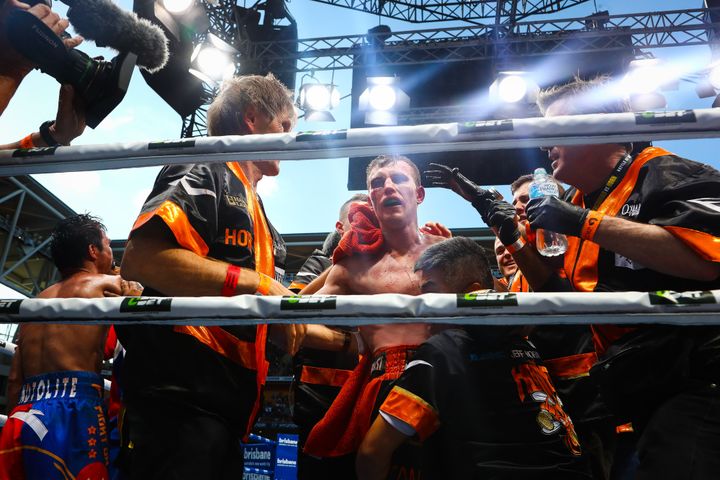 Jeff Horn après sa victoire contre Manny Pacquiao, dimanche 2 juillet 2017 à Brisbane (Australie). (PATRICK HAMILTON / AFP )