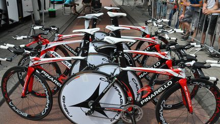 Les fameux vélos du constructeur italien Pinarello, la "Rolls" du contre-la-montre