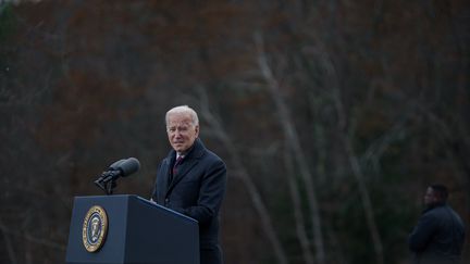 Le président des États-Unis, Joe Biden, le 16 novembre 2021, dans le New Hampshire. (JOHN TULLY / GETTY IMAGES NORTH AMERICA / AFP)