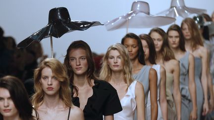 Défilé Chalayan pap féminin printemps-été 2014, à Paris
 (FRANCOIS GUILLOT / AFP)