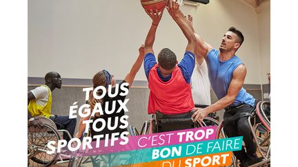 La nouvelle campagne du ministère des sports veut donner envie au plus grand nombre de découvrir de nouvelles activités sportives. (MINISTÈRE DE L'EDUCATION NATIONALE / FRANCETV INFO)