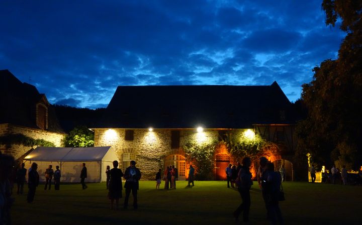 La grange du Saillant, un soir de concert.
 (Droits Réservés.)