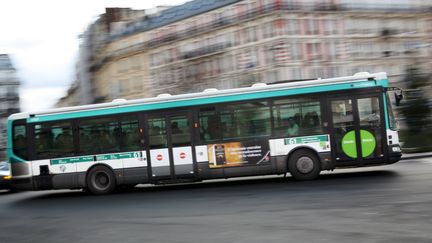 Le trafic des bus est encore plus perturbé que prévu, lundi 9 décembre, par le blocage de sept dépôts. (LOIC VENANCE / AFP)