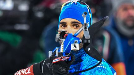 Martin Fourcade lors de l'épreuve de relais mixte de biathlon, à&nbsp;Pyeongchang (Corée du Sud), le 20 février 2018. (FRANCOIS-XAVIER MARIT / AFP)