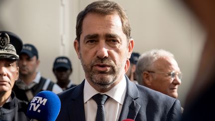 Le ministre de l'Intérieur, Christophe Castaner, s'adresse à la presse lors de la visite d'un commissariat à Champigny-sur-Marne (Val-de-Marne), le 21 octobre 2018. (BERTRAND GUAY / AFP)