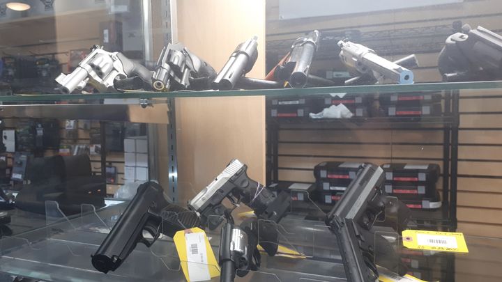 Dans le&nbsp;Tactical&nbsp;Store, une armurerie située en Floride, le 31 octobre 2020. (GAELLE JOLY / RADIO FRANCE)