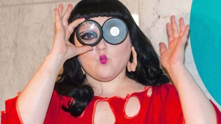 Si vous avez envie d'avoir la t&ecirc;te de Beth Ditto, vous pouvez d&eacute;sormais acheter sa gamme de maquillage chez MAC. Pour le reste, c'est vous qui voyez... (NORBERT KESTEN / REX / SIPA)