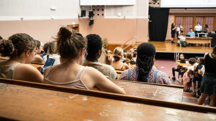 Di amfiteater Universitas Paris Cité, di arondisemen ke-6 Paris, 9. September 2023. (LAURE BOYER / HANS LUCAS / AFP)