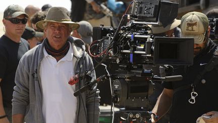 George Miller pendant le tournage du quatrième épisode de "Mad Max".
 (Kennedy Miller Productions / Archives du 7eme Art / Photo12)