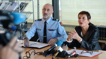 La procureure de la R&eacute;publique de Bordeaux, Marie-Madeleine Alliot, et le colonel Fr&eacute;deric Bonneval, en conf&eacute;rence de presse, &agrave; Bordeaux (Gironde), le 20 novembre 2014.&nbsp; (MEHDI FEDOUACH / AFP)