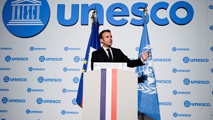 Emmanuel Macron, mercredi 20 novembre 2019 à la tribune de l'Unesco, à Paris. (ERIC FEFERBERG / AFP)