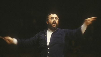 Le conducteur d'orchestre italien&nbsp;Gianluigi Gelmetti au Teatro dell'Opera de Rome en 1980. (MARCELLO MENCARINI / MARCELLO MENCARINI)