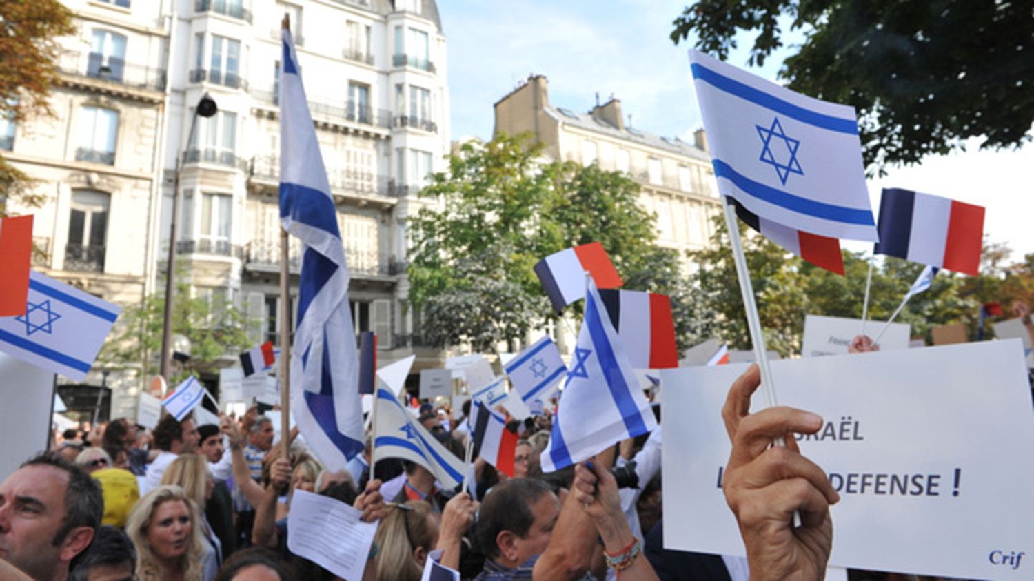 Des Milliers De Manifestants Pro-Israël Dans Le Calme à Paris