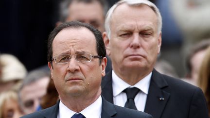 Le pr&eacute;sident de la R&eacute;publique, Fran&ccedil;ois Hollande, et son Premier ministre, Jean-Marc Ayrault, le 11 juin 2013 &agrave; Paris. (CHARLES PLATIAU / AFP)