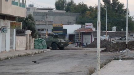 Un checkpoint de l'arm&eacute;e &agrave; Hula, pr&egrave;s d'Homs le 24 novembre 2011. (REUTERS)