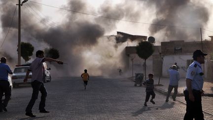 Cinq civils turcs d'un village frontalier ont &eacute;t&eacute; tu&eacute;s par des obus tir&eacute;s depuis la Syrie, mercredi 3 octobre. (RAUF MALTAS / ANATOLIA / AFP)