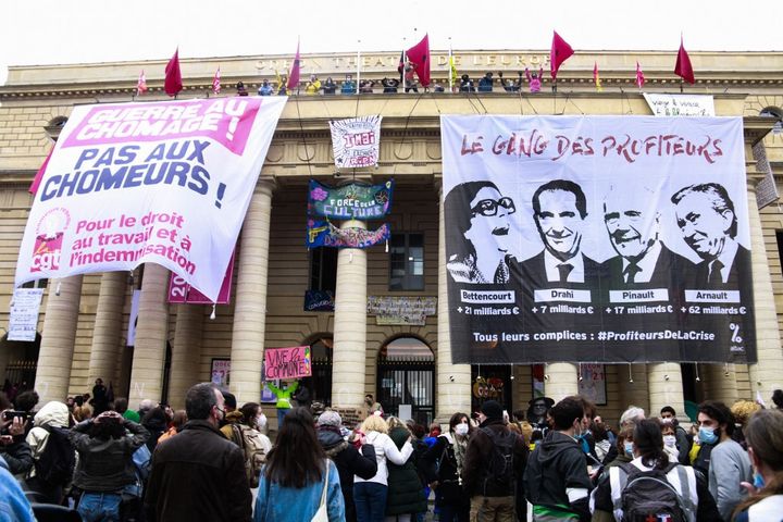 Manifestation contre la réforme de l'assurance-chômage, place de l'Odéon à Paris, le 1er mai 2021. (QUENTIN DE GROEVE / HANS LUCAS / AFP)