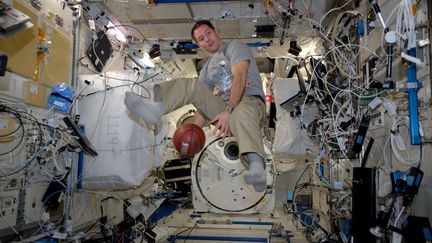 Thomas Pesquet en impesanteur dans la Station Spatiale Internationale (PICASA)