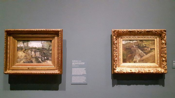 "Les rochers de Barbizon", de Jacob Maris à droite et le même sujet peint par Corot, à gauche. (ANNE CHEPEAU / RADIO FRANCE)