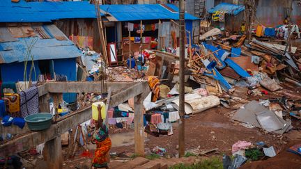 "Nous avons cinq stations d'épuration, quatre ont été remises en route. 90% des réseaux [d'eau], cela représente 70% de la population" à Mayotte, a-t-il précisé.