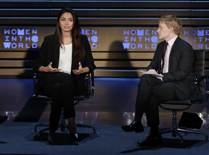 Ambra Battilana Gutierrez et le journaliste Ronan Farrow à New York, le 13 avril 2018. (FRANK FRANKLIN II/AP/SIPA / AP)