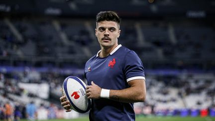 le rugbyman Romain Ntamack avant le match face à l'Argentine au Stade de France, le 6 novembre 2021. (S?BASTIEN MUYLAERT / MAXPPP)