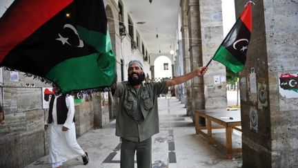 &nbsp; (Le drapeau libyen dans les rues de Tripoli © Maxppp)