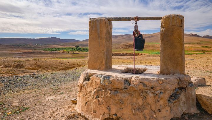 Un vieux puits dans les montagnes de l'Anti-Atlas eu Maroc en Afrique du Nord. (Illustration) (BY TATSIANA VOLSKAYA / MOMENT RF / GETTY IMAGES)