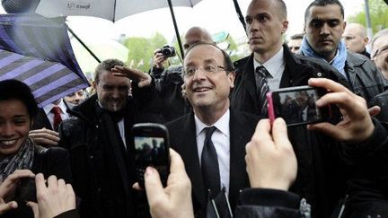 A Bourges, François Hollande a annoncé avoir répondu à la lettre de François Bayrou. (FRED DUFOUR / AFP)