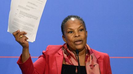 La ministre de la Justice,&nbsp;Christiane Taubira, &agrave; l'Elys&eacute;e, le 12 mars 2014, lors d'une conf&eacute;rence de presse sur la mise sur &eacute;coute de Nicolas Sarkozy. (ALAIN JOCARD / AFP)