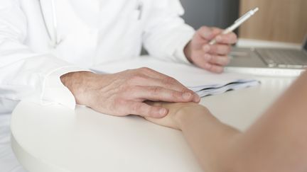 Une Française sur trois a déjà été victime de harcèlement sexuel ou d'agression sexuelle au travail, selon une note de la Fondation Jean-Jaurès, dévoilée&nbsp;le&nbsp;28 février 2018. (ODILON DIMIER / PHOTOALTO / GETTY IMAGES)