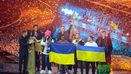 Le groupe ukrainien Kalush Orchestra&nbsp;lors de sa victoire à l'Eurovision 2022, à Turin (Italie), le 14 mai 2022. (NDERIM KACELI / NURPHOTO / AFP)